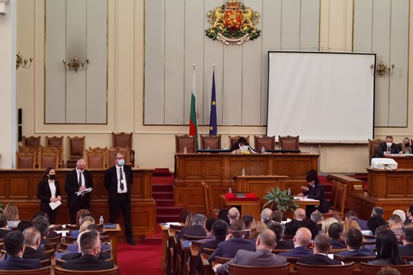 Първото заседание на 45-я парламент СНИМКИ: Йордан Симеонов