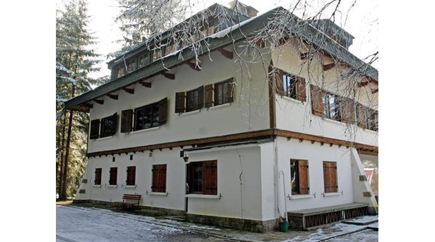 Това е Къщата на регентите, в която според сигнала на Сарафов живее главният прокурор Иван Гешев. 
СНИМКИ: “24 ЧАСА”