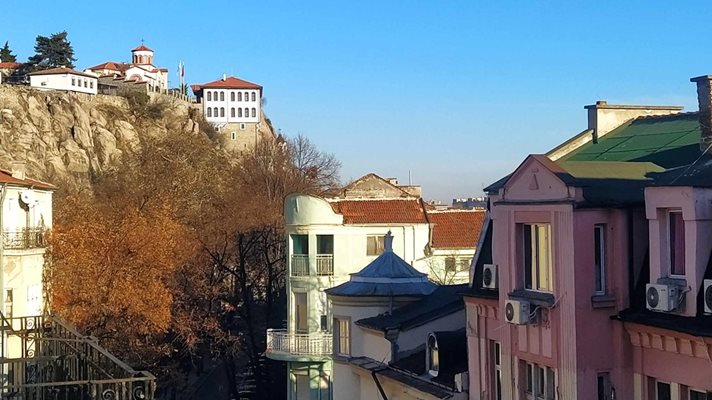 До обяд в Пловдив ще е слънчево, следобед се задават облаци.