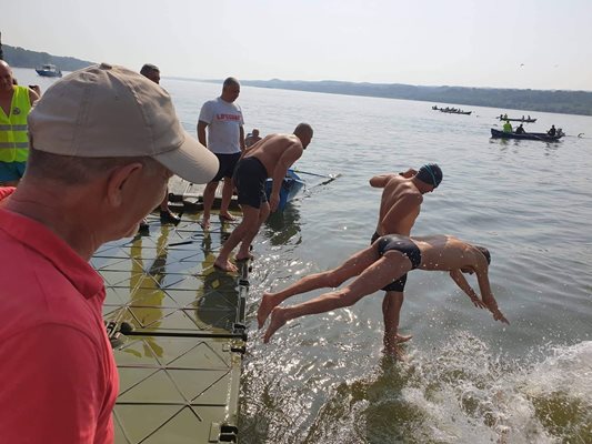 Всяка година, в последната събота на юли, в Свищов се провежда масово преплуване на река Дунав. 
Снимка: Община Свищов