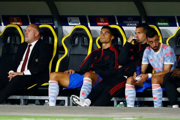Физиономията на Кристиано Роналдо ясно изразява настроението му след смяната в Берн, а краят на мача със сигурност е вгорчил още повече вечерта на звездата.