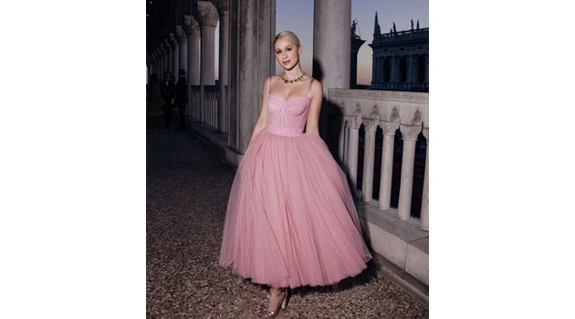 Мария Бакалова в розова рокля от "Долче и Габана"
СНИМКИ: ОФИЦИАЛЕН ИНСТАГРАМ ПРОФИЛ НА АКТРИСАТА