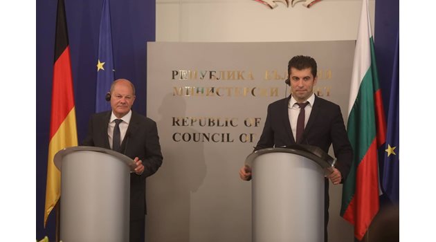 Германският канцлер Олаф Шолц и премиерът Кирил Петков дават съвместно изявление в Министерския съвет СНИМКИ: НИКОЛАЙ ЛИТОВ