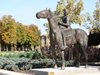 Третият  софийски конник спря пред НДК, монументът е дело на проф. Емил Попов