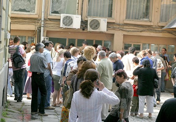 Над 800 дългогодишни вложители чакат за компенсация от лихвоточки в Пловдив. Снимка: Авторът