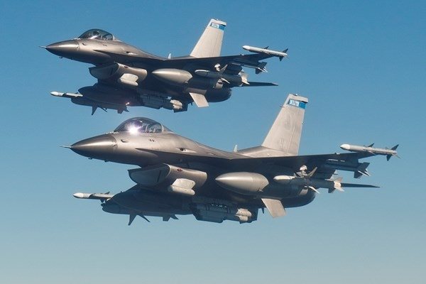 Изтребители F-16