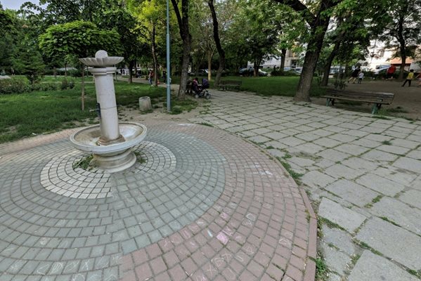 Чешмата в парка на ул. "Родопи". Снимка: Google Street View