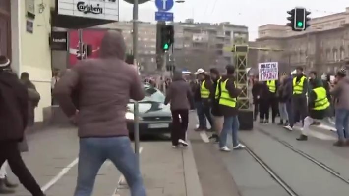 Студентка е тежко ранена след удар от автомобил по време на протест в Белград