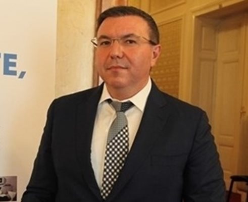 Министърът на здравеопазването проф. Костадин Ангелов СНИМКА: Архив
