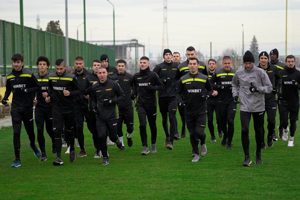 "Ботев" вече тренира под ръководството на новия треньор Валентич