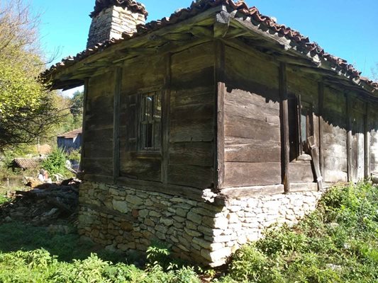 Къщата в Кондолово, в която са заснети култови сцени от филма "Господин за един ден".