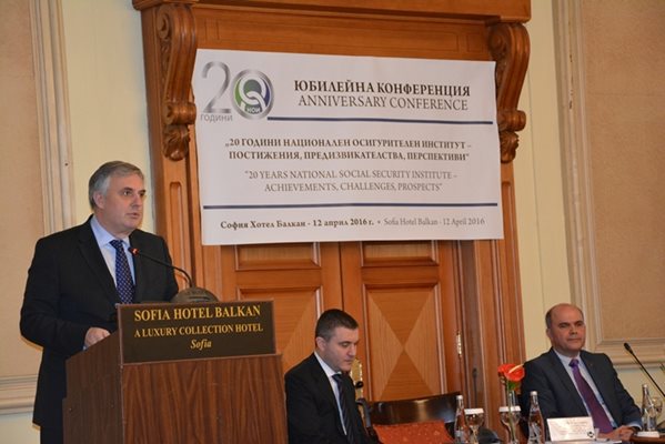 Социалният министър Ивайло Калфин и финансовият Владислав Горанов поздравиха НОИ по повод 20-годишнината от създаването на осигурителния институт.