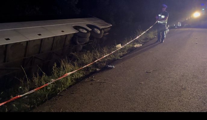 Автобусът катастрофира снощи на АМ "Тракия"
СНИМКА: Ваньо Стоилов