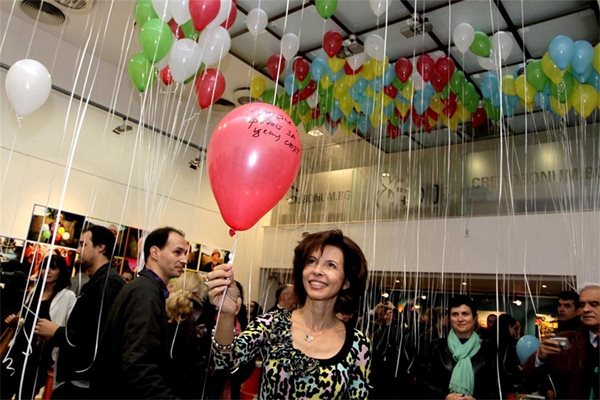 Цветелина Бориславова пише мечта на балон