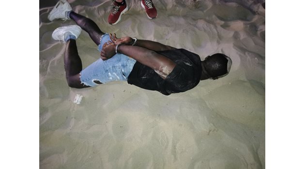 Един от арестуваните африканци при спецакцията на полицията в Слънчев бряг. Снимки:МВР