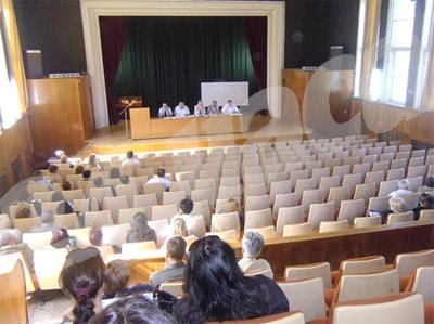 Нито един гражданин на Силистра и областта не се включи в Деня на диалога, проведен в крайдунавсикя град. Десетина журналисти бяха единствените лица извън кръга на общинарите, обсъждали проблемите си СНИМКА: 24 часа