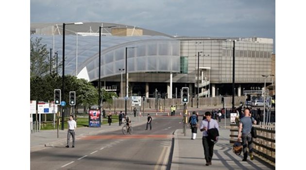 Полицията в Манчестър е извършила контролиран взрив на адрес във Фалоуфийлд, южно от центъра на града, в рамките на разследването на снощния атентат на стадиона "Манчестър арена". Снимка: Ройтерс