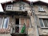 Срути се тераса на стара къща в София,
 докато жена простираше (Снимки)