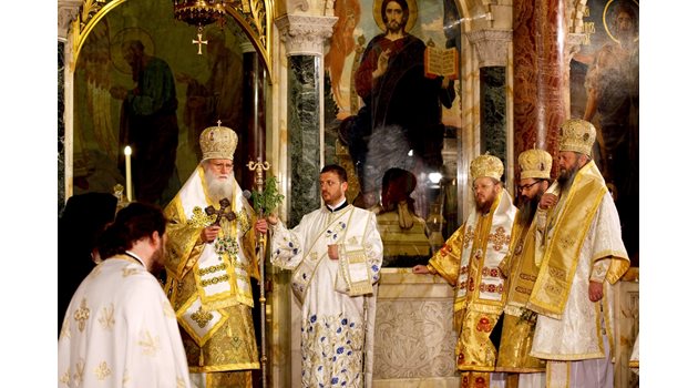 Патриархът и всички митрополити настойчиво призоваха да отхвърлим конвенцията.