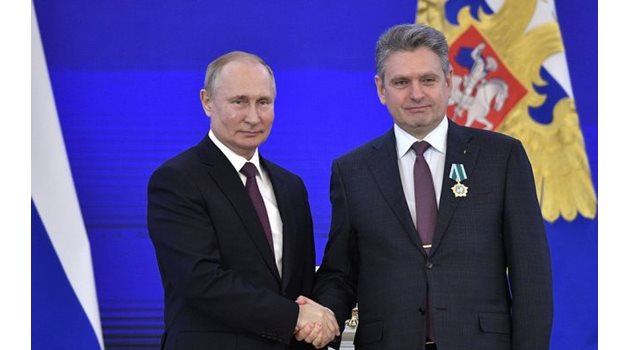Владимир Путин връчва орден на Николай Малинов