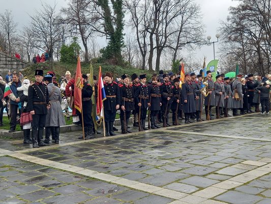 Членовете на комитет "Родолюбие" отдадоха почит на загиналите за свободата на България.