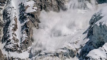 Алпинист на най-високия връх в Германия е паднал смъртоносно