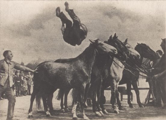 Прескок над пет коня в Берлин, 1912 г.