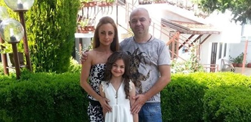 Родителите на Крисия и Слави я успокоявали