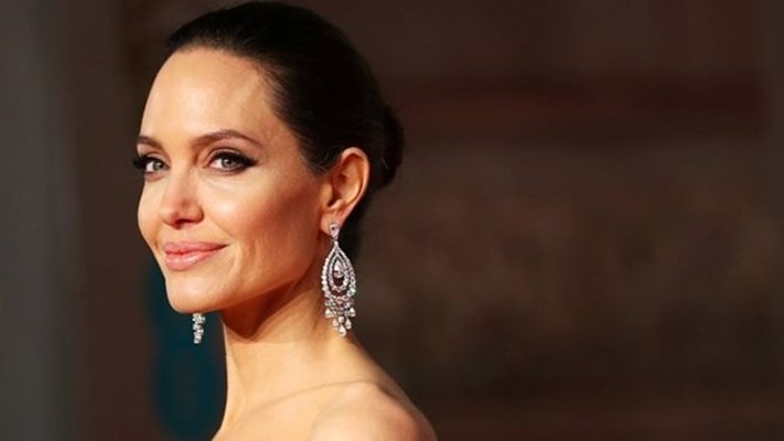 Анджелина Джоли загубила съзнание, лекарите я предупреждават да се храни