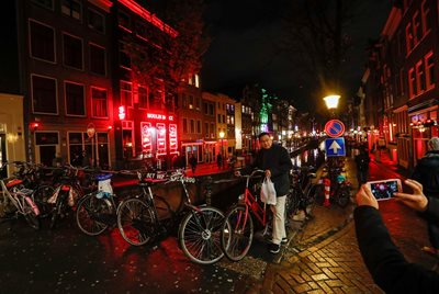 Кварталът на червените фенери в Амстердам.. СНИМКА: РОЙТЕРС