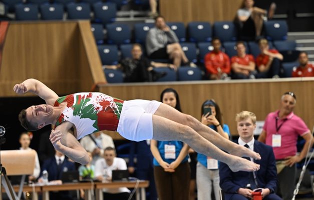 Еди Пенев спечели златен медал на финала на земя на световната купа по спортна гимнастика и във Варна СНИМКА: Орлин Цанев