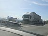 Камион катастрофира на 42-ия км на "Тракия" в посока София, движението е в една лента (Снимки)