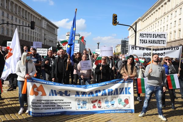 Работодатели и синдикати излязоха на протест във вторник срещу високите цени на тока. 
СНИМКА: НИКОЛАЙ ЛИТОВ