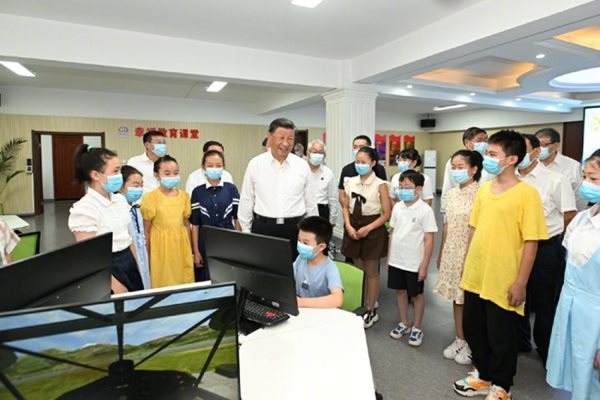 Китайският председател Си Дзинпин продължи посещението си в североизточната провинция Ляонин. Снимка: Радио Китай