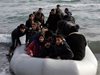 48 мигранти са спасени от повредена лодка край гръцкия остров Лесбос