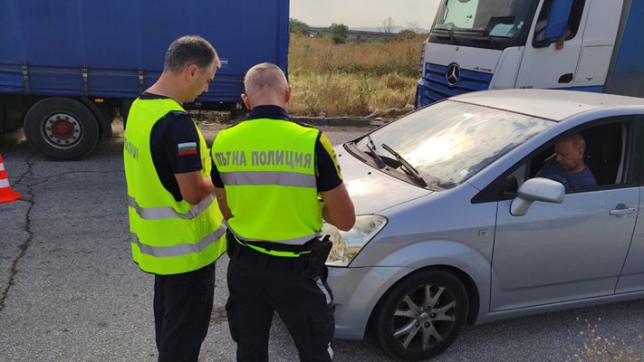 Спецакция на полицията се провежда на АМ “Тракия“ в Пазарджишко
Снимка: Диана Милчева