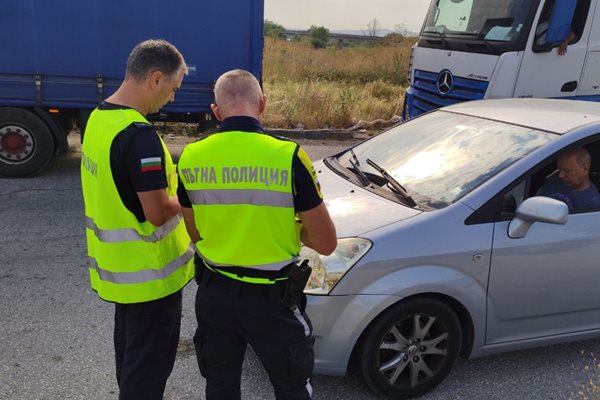 Спецакция на полицията се провежда на АМ “Тракия“ в Пазарджишко
Снимка: Диана Милчева