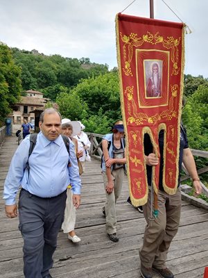 Паскал Пиперков (вляво) на поклонническия поход