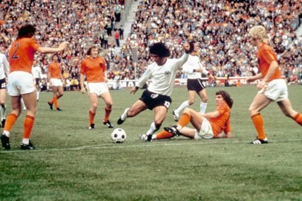 Герд Мюлер вкарва най-важния от своите 753 гола в официални мачове във финала на световното през 1974 г. срещу Холандия. С него той донесе на Германия победата с 2:1 и титлата на стадиона в Мюнхен.