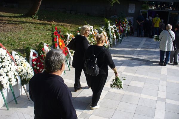 Старозагорци отдават днес последна почит на своя кмет д-р Евгений Желев /1999-2007 г./.