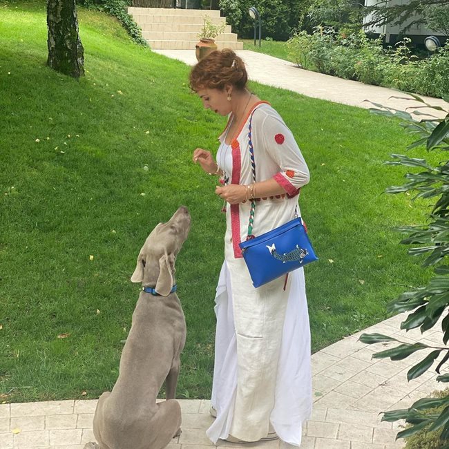  Мария Петрова с обичаното куче 