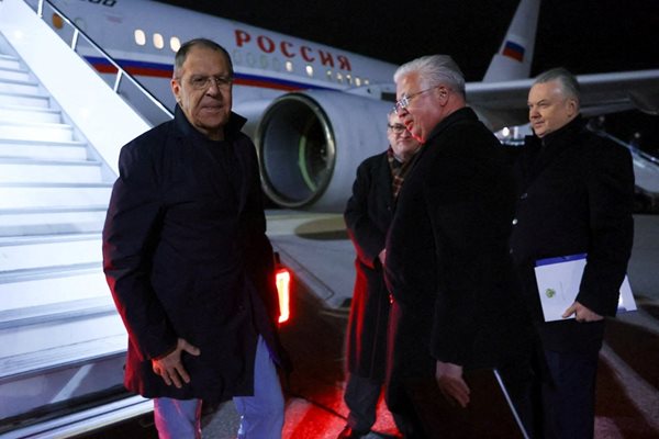 Външният министър на Русия Сергей Лавров кацна в Скопие след петчасов полет от Санкт Петербург. СНИМКА: РОЙТЕРС