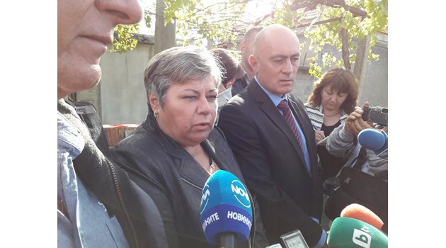 Окръжният прокурор Маргарита Георгиева казва, че четворното убийство е извършено по изключително жесток начин.