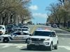 Кола се вряза в полицаи край американския Конгрес (Видео, обновена)
