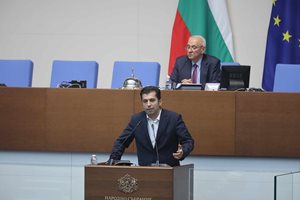 Кирил Петков: Поискахме оставките на Лорер и Божанков, защото промениха посоката на страната