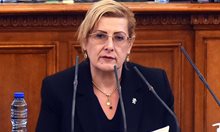 Елена Гунчева се отказа да напуска НС, става независим депутат