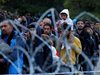 Турски министър: Грижим се за милиони бежанци, а Европа затваря вратите си за тях