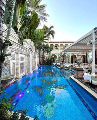 Част от вътрешността на “Каза Казуарина” в Маями, която днес е луксозен хотел.
