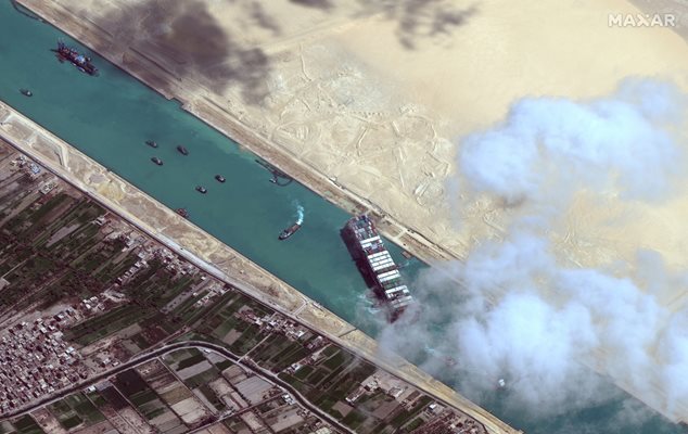 Контейнеровозът  “Евър Гивън” заседна преди 2 години в Суецкия канал .

СНИМКА: РОЙТЕРС