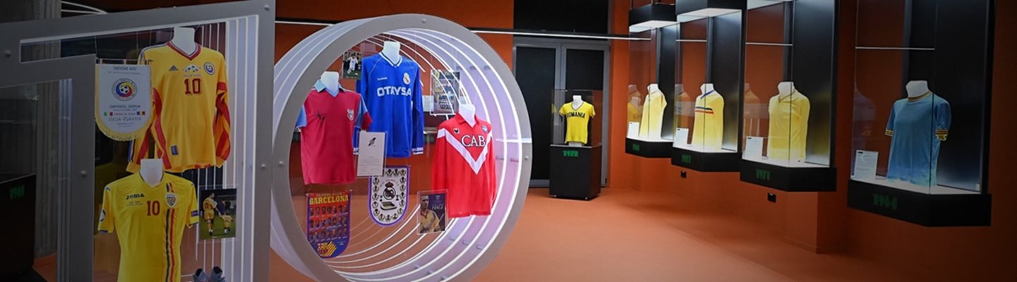 В Букурещ е първият музей на футбола в Източна Европа.
СНИМКА: 𝗙𝗢𝗢𝗧𝗕𝗔𝗟𝗟 𝗠𝗨𝗦𝗘𝗨𝗠 𝗕𝗨𝗖𝗛𝗔𝗥𝗘𝗦𝗧